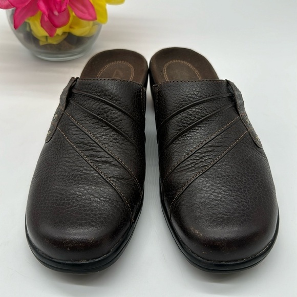 Clarks Chocolate Brown Pebble Leather Slip On  Mule Size 7 CM5905A - Picture 2 of 7
